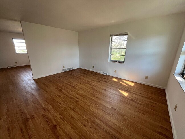 Building Photo - 2 Bedroom Apartment in Wood River
