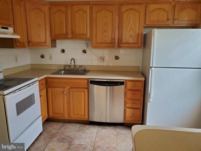 Building Photo - 1000 Salisbury Ct
