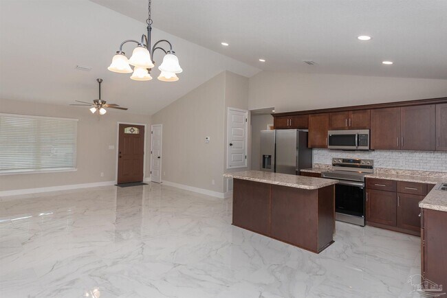 Foto del edificio - 8570 Stockdale Ave