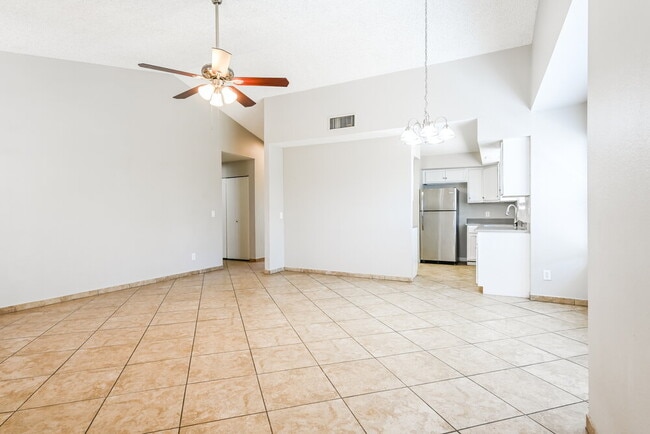 Building Photo - 4467 W Yorkshire Dr