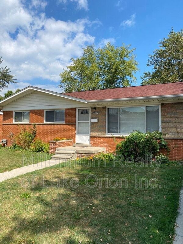 Building Photo - 24586 Roxana Ave