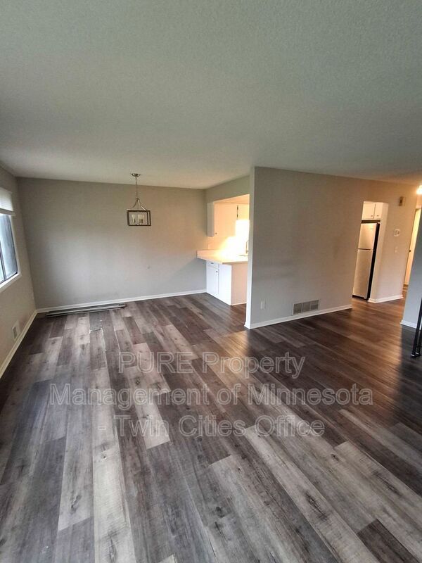 Building Photo - 9468 Kingsview Ln N