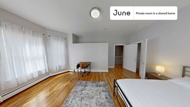 Foto del edificio - Private bedroom in 3 bed/1 bath Home