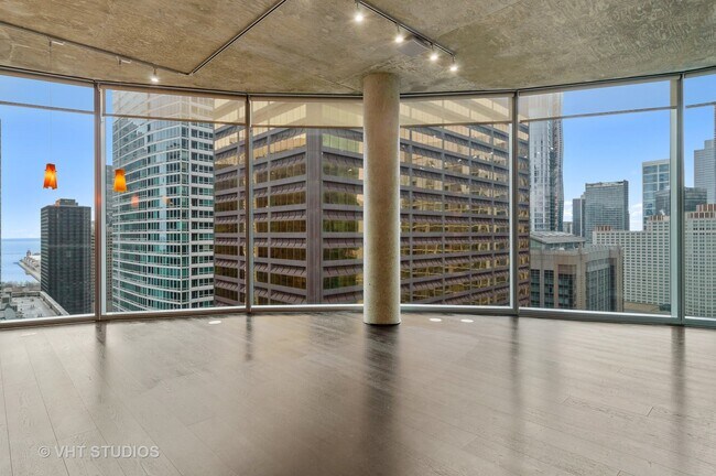 Foto del edificio - 600 N Fairbanks Ct