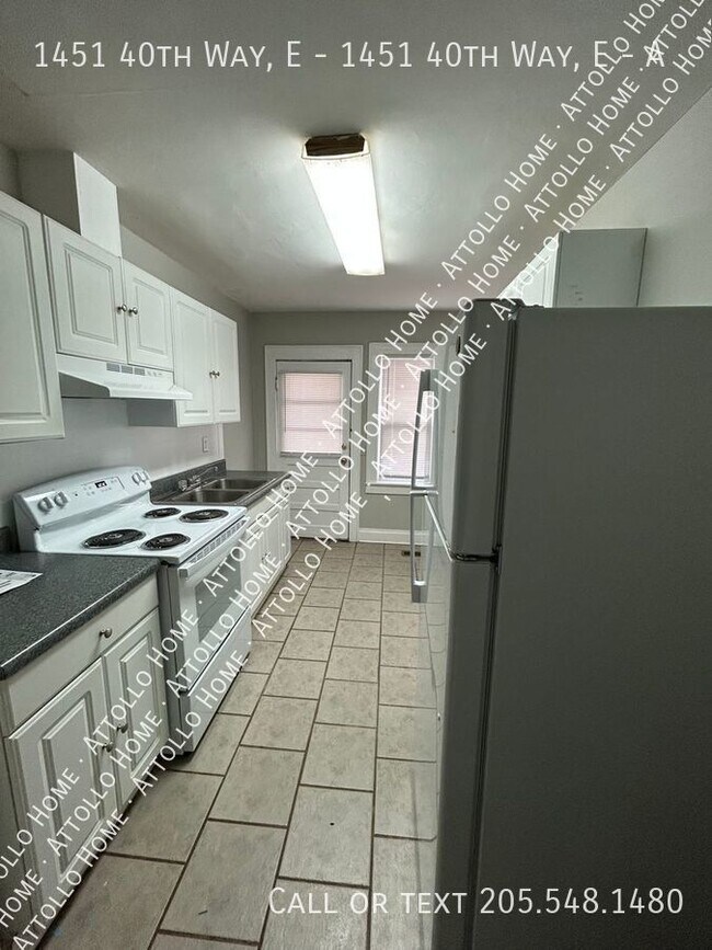 Building Photo - 2 bedroom/1 bath available!