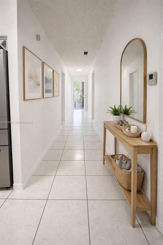 Foto del edificio - 8851 NW 119th St