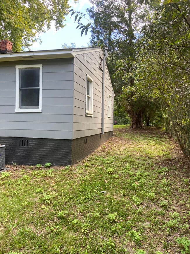 Building Photo - 563 Parkchester Dr