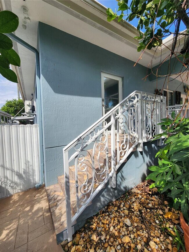 Foto del edificio - 2030 NW S River Dr