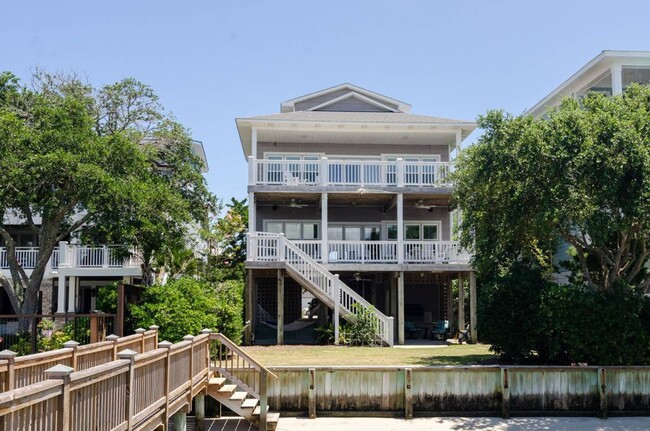 Building Photo - 714 S Lumina Ave