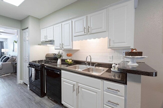 Building Photo - The Park at Aviano