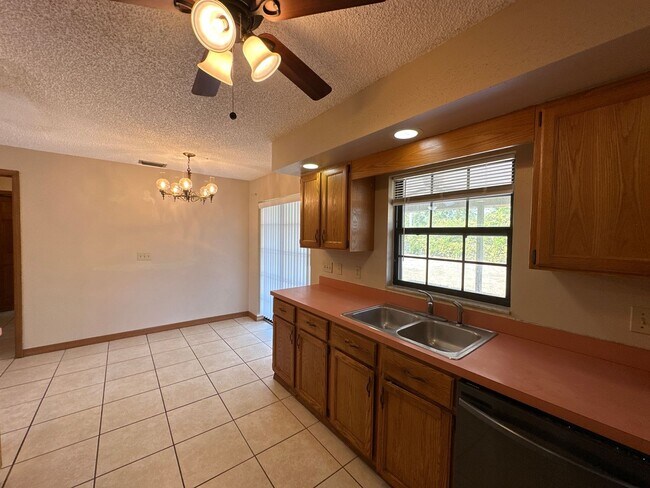 Foto del edificio - BEAUTIFUL 3/2 Home in Deltona !!