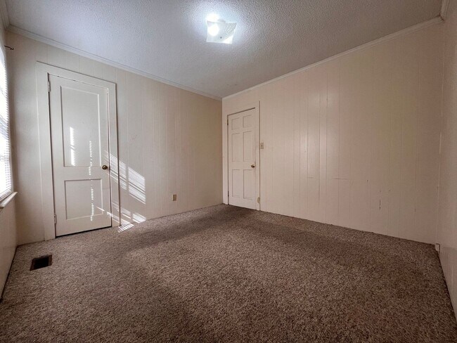Foto del edificio - Charming 2 bedroom, 1 Bathroom Home Walkin...