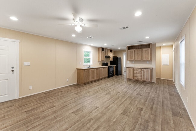 Building Photo - 103 Red Bird Ln