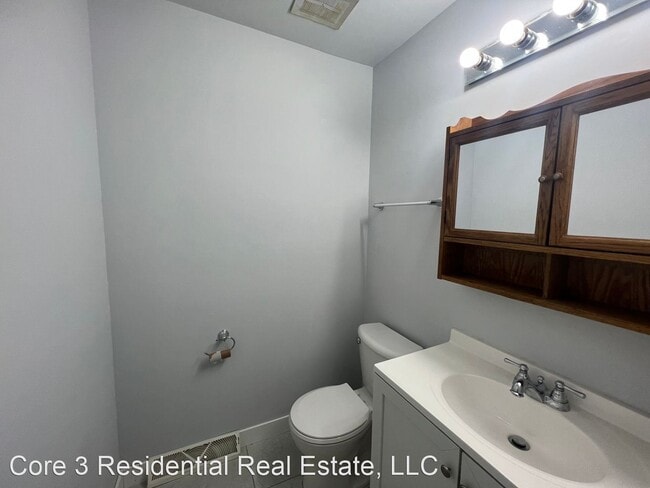 Building Photo - 3 br, 2.5 bath House - 2028 Lindbergh