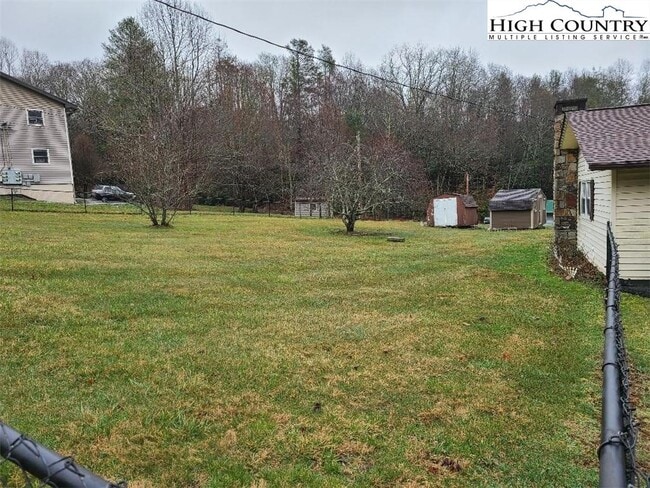 Foto del edificio - 700 Beech Mountain Pkwy