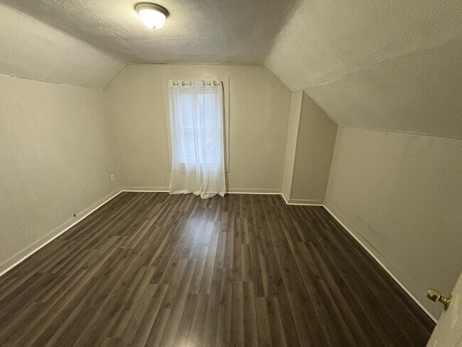 Foto del edificio - 526 Paine Ave