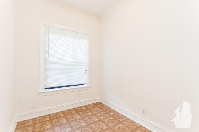 Building Photo - 4601 N Lincoln Ave