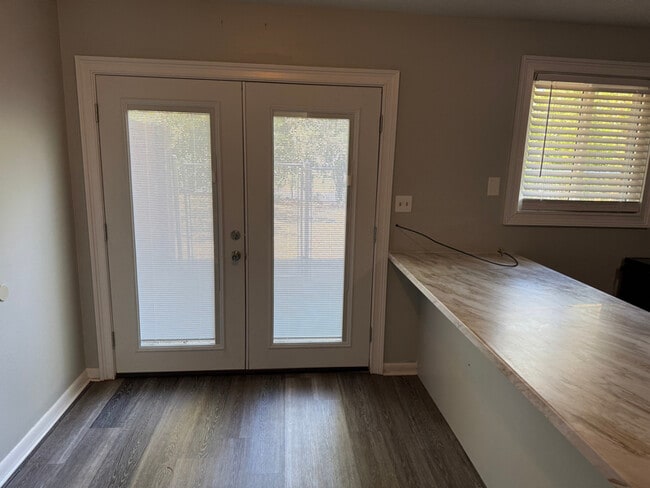 Building Photo - 2508 Redwood Ct