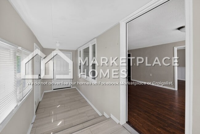 Building Photo - 1110 Pinkston St