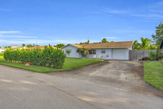Building Photo - 102 Pineview Rd