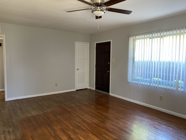 Building Photo - 5915 W Orangewood Ave