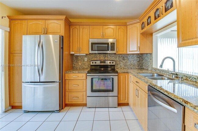 Building Photo - 6343 Pinehurst Cir