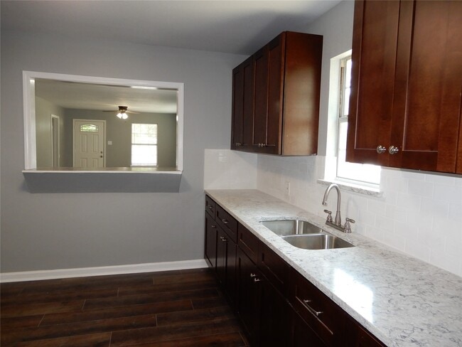 Building Photo - 6814 Donlen St