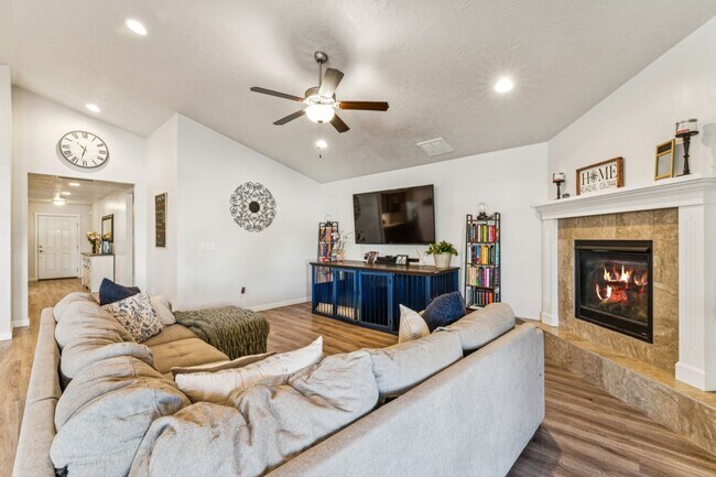 Foto del edificio - 4233 N Price Ave