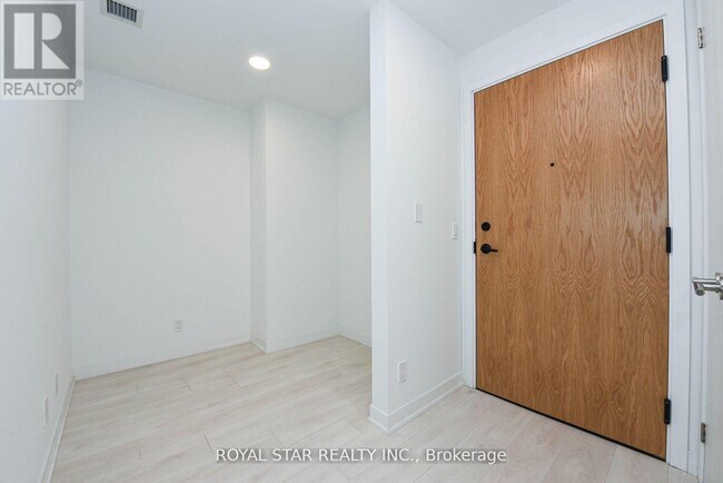 Photo du bâtiment - 7950-7950 Bathurst St