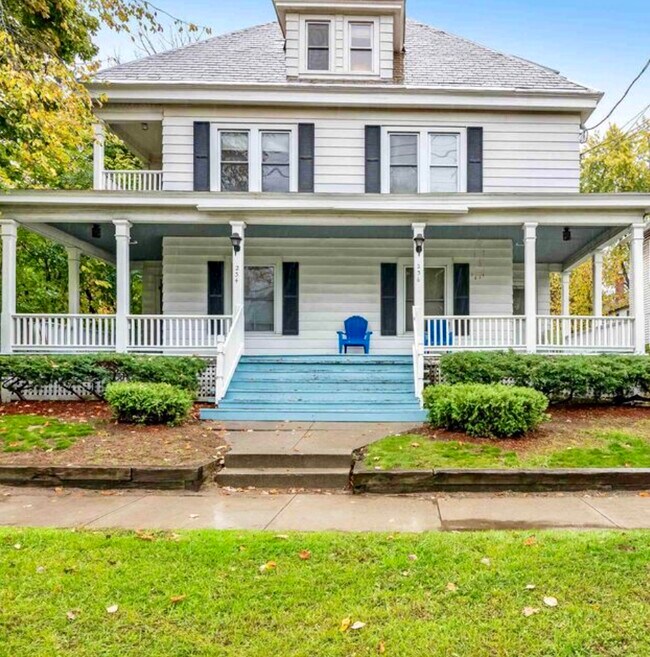 234 Shelburne Rd Unit 2, Burlington, VT 05401 Apartments at 234 Shelburne Rd Burlington, VT