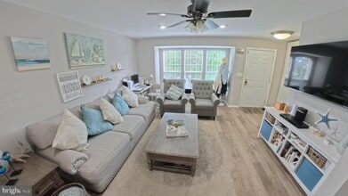 Building Photo - 16883 Toms River Loop