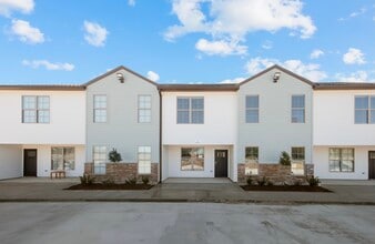 Building Photo - 139 Iberia St