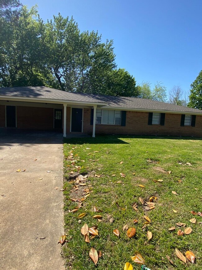 Building Photo - 451 S Thomas St