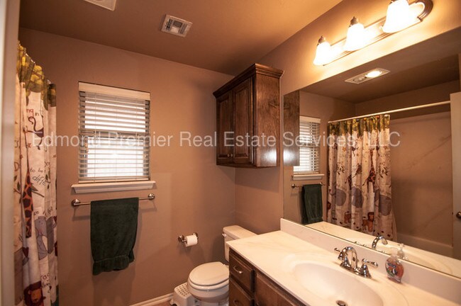 Foto del edificio - 17021 Hardwood Pl