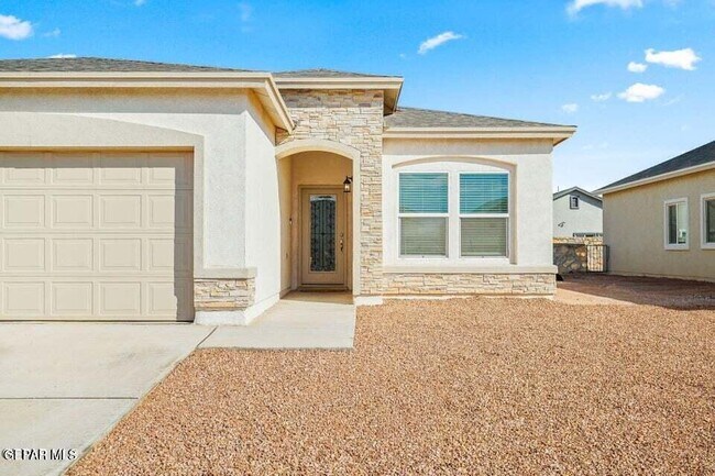 Foto del edificio - 15133 Composition Ave