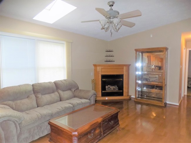 Building Photo - 43 Beechnut Dr