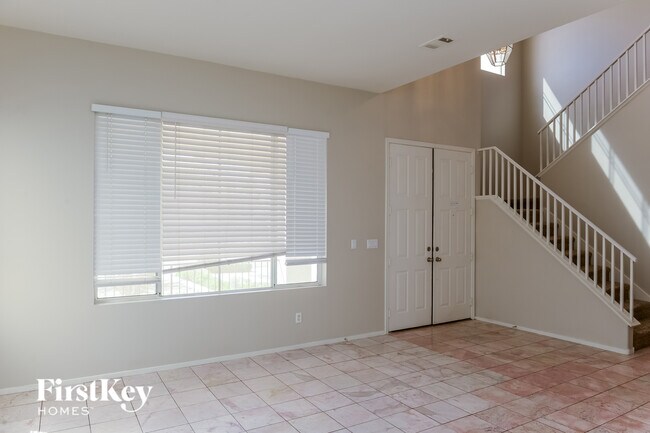 Building Photo - 820 Crescent Moon Dr