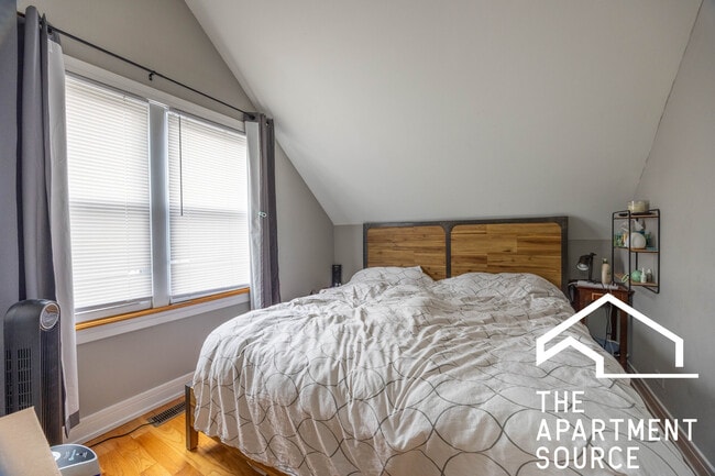 Foto del edificio - 3023 N Oakley Ave