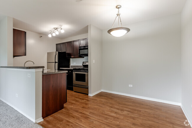 1BR, 1BA - 732SF - Dining - Windsor Estate Apartments