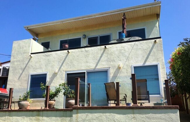 Terrazas con vista al mar - 7103 Rindge Ave