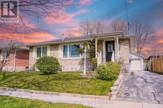 Building Photo - 1425 Lakefield St