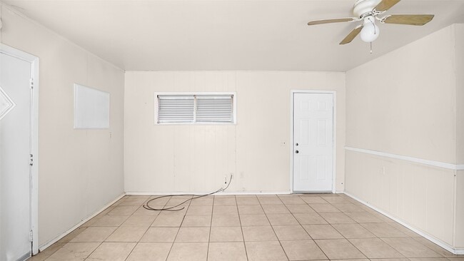 Foto del edificio - 5958 Skylane Dr