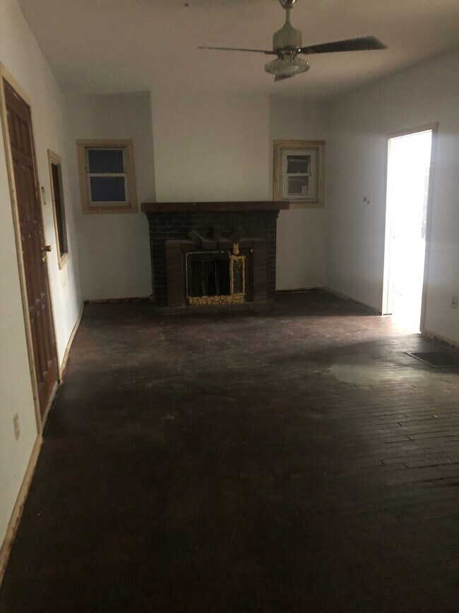 Foto del edificio - 327 E Stuart Ave