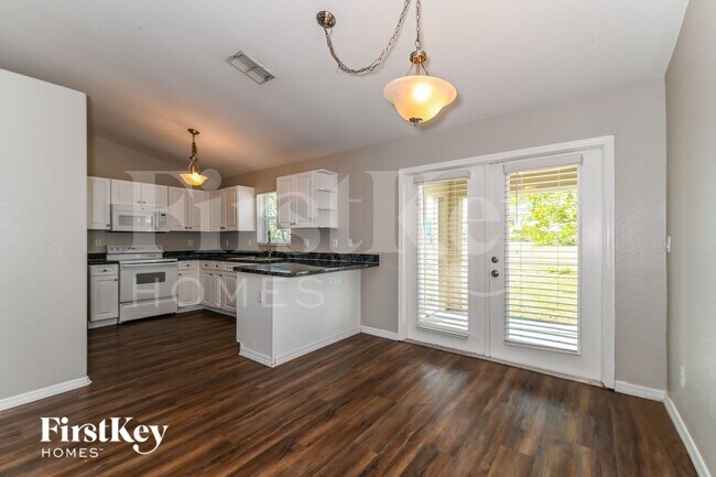 Foto del edificio - 904 NW 8th Pl