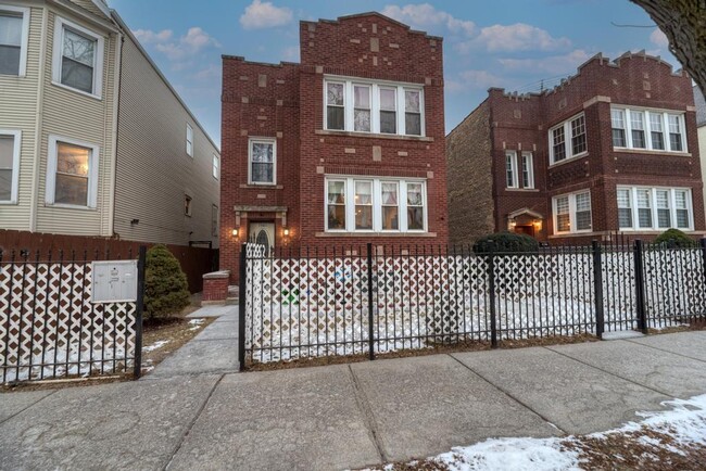 Building Photo - 1941 N Harding Ave