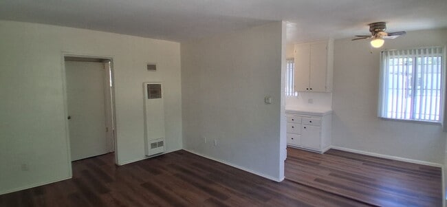 Building Photo - 1578E