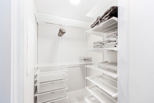 Foto del edificio - 650 NE 32nd St