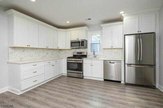 Foto del edificio - 32 Woodland Ave