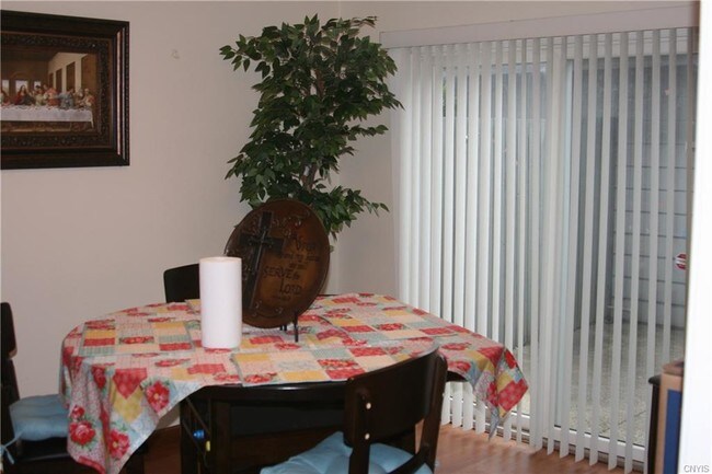 Foto del edificio - 435 Summerhaven Dr N
