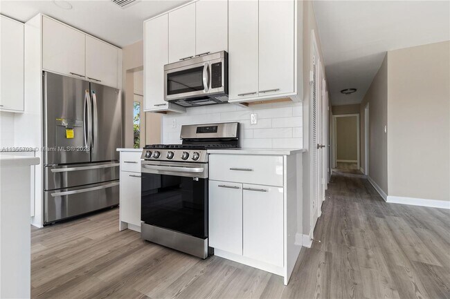 Foto del edificio - 2845 SW 24th St